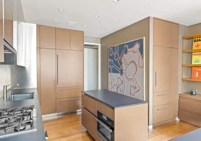 Photo 4 of House for sale at 350 W Broadway #5th Floor, New York, NY 10013 | MLS# RLS20058772 | Listing updated on 2026-05-20