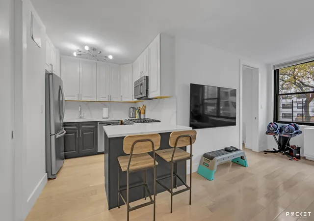 Photo 4 of House for sale at 301 E 87th Street #3-E, New York, NY 10128 | MLS# RLS20058830 | Listing updated on 2025-12-19
