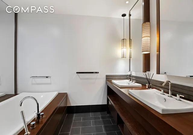 Photo 3 of House for sale at 40 Broad St #15B, New York, NY 10004 | MLS# RLS20058843 | Listing updated on 2025-12-20