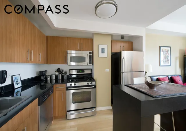 2nd image of 20 West St #35G, New York, NY 10004 | MLS# RLS20058940