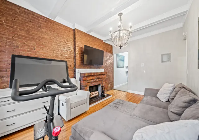 Listing Photo 4 - Condo for sale in building located at 132 W 71St St, New York City, NY 10023 - Unit #7