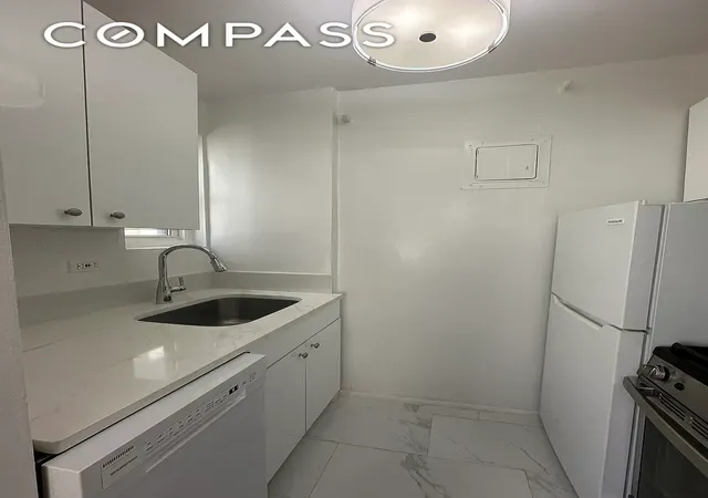 Photo 4 of House for sale at 225 E 46Th St #8J, New York, NY 10017 | MLS# RLS20059237 | Listing updated on 2026-04-19