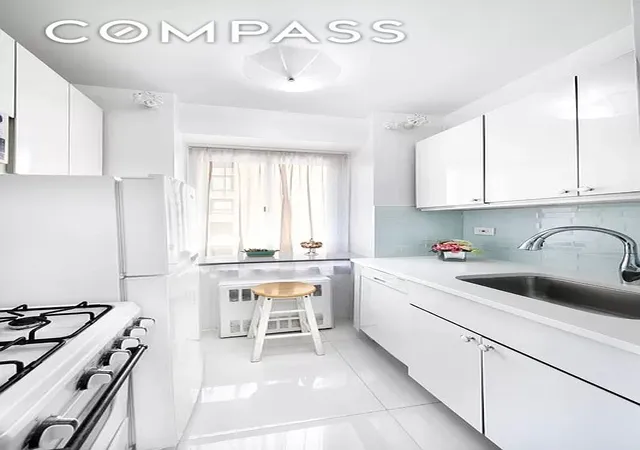 Photo 3 of Condo for sale at 225 E 46th Street #12G, New York, NY 10017 | MLS# RLS20059242 | Listing updated on 2026-01-11