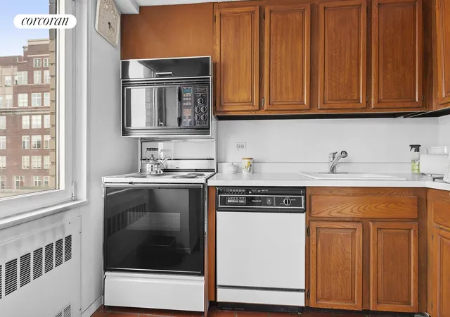 Photo 3 of Condo for sale at 1065 Park Ave #22D, New York, NY 10128 | MLS# RLS20059576 | Listing updated on 2025-11-17