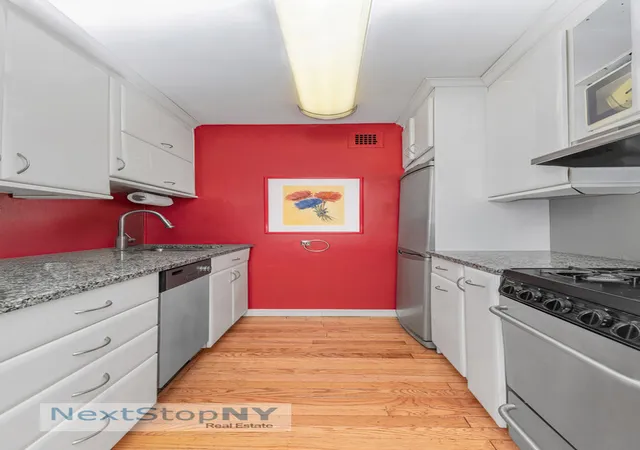 Photo 4 of House for sale at 235 E 57th Street #14D, New York, NY 10022 | MLS# RLS20059783 | Listing updated on 2025-11-23