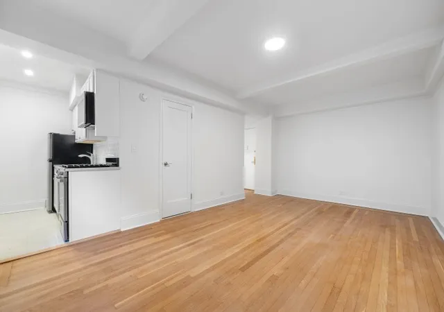 Photo 3 of Condo for sale at 304 W 75th Street #6F, New York, NY 10023 | MLS# RLS20059869 | Listing updated on 2025-11-14