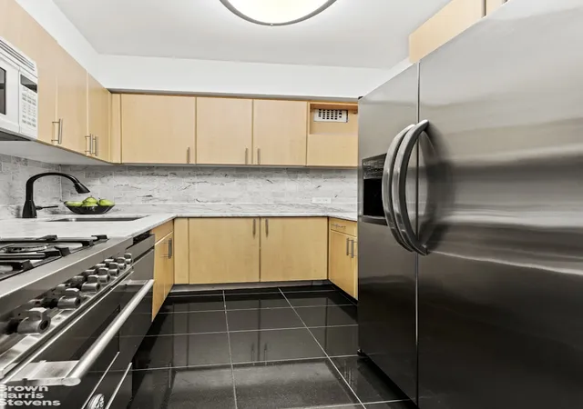 Photo 3 of Sale Pending at 11 Riverside Dr #7PW, New York, NY 10023 | MLS# RLS20059917 | Listing updated on 2026-02-25