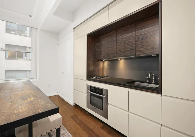 Photo 3 of Condo for sale at 55 Wall St #708, New York, NY 10005 | MLS# RLS20059980 | Listing updated on 2026-05-01
