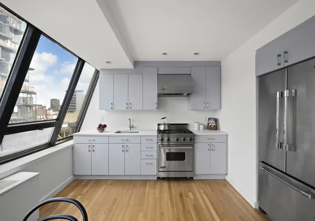 3rd image of 50 Henry St, New York City, NY 10002