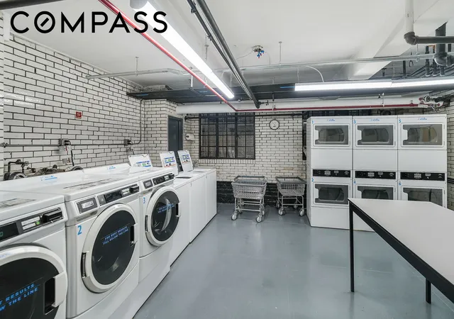 2nd image of 102 W 85Th St, New York City, NY 10024