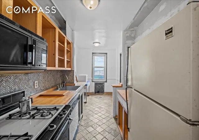 Listing Photo 4 - Condo for sale in building located at 286 Corbin Pl, New York City, NY 11235 - Unit #D1
