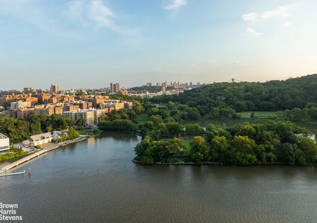 3rd image of 2400 Johnson Ave #11K, New York City, NY 10463 | MLS# RLS20060869