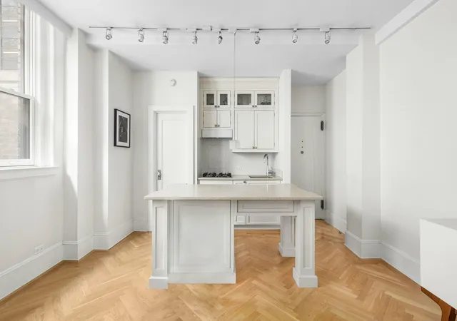 Photo 2 of Condo for sale at 3 E 85th Street #7C, New York, NY 10028 | MLS# RLS20061063 | Listing updated on 2025-11-26