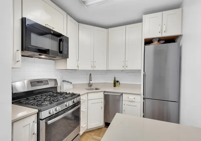 4th image of 300 E 40Th St #6L, New York, NY 10016 | MLS# RLS20061227