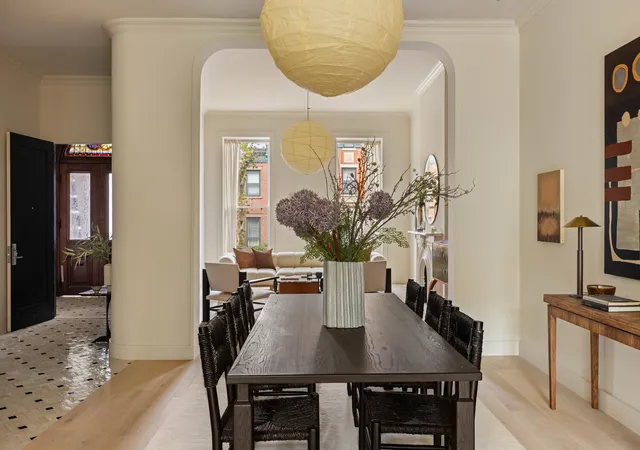Photo 3 of Sale Pending at 323 Clinton St #1, Brooklyn, NY 11231 | MLS# RLS20061558 | Listing updated on 2025-12-11