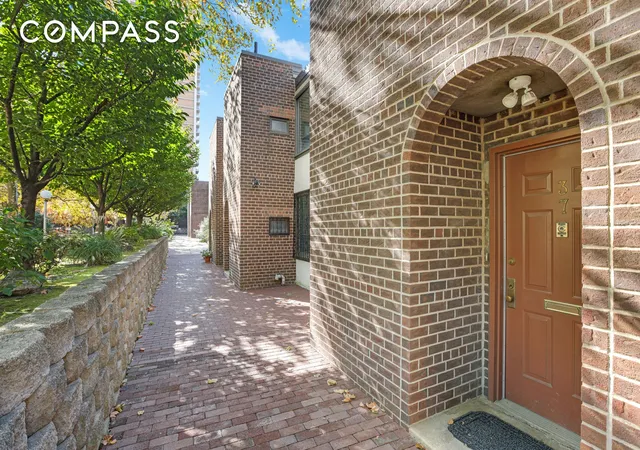 Photo 2 of Townhouse for sale at 37 Henry St #TH1, New York City, NY 11201 | MLS# RLS20057521 | Listing updated on 2026-08-05