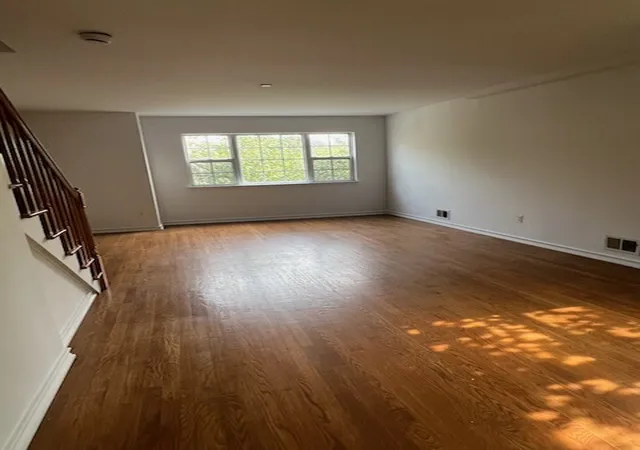 2nd image of 264 Ward Ave, New York City, NY 10304 | MLS# RLS20061957