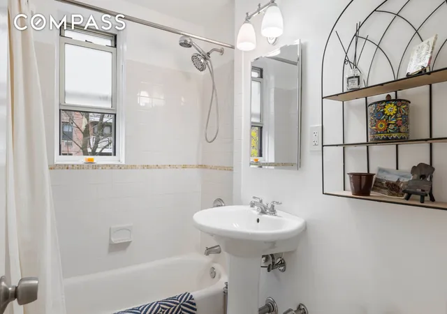 2nd image of 255 Fieldston Ter, New York City, NY 10471