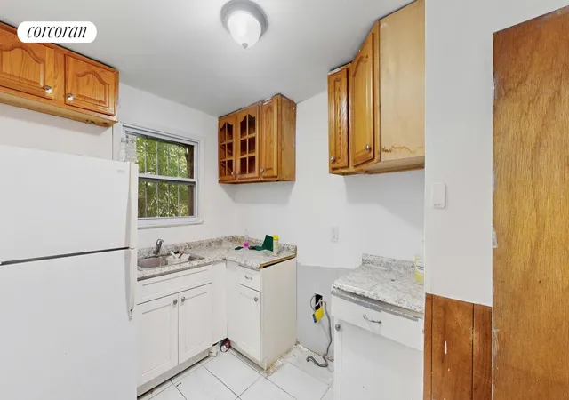 Photo 4 of Single family home for sale at 923 Ashford St, Brooklyn, NY 11207 | MLS# RLS20062130 | Listing updated on 2025-12-03