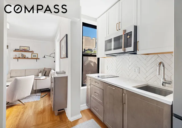 4th image of 319 W 18Th St, New York, NY 10011