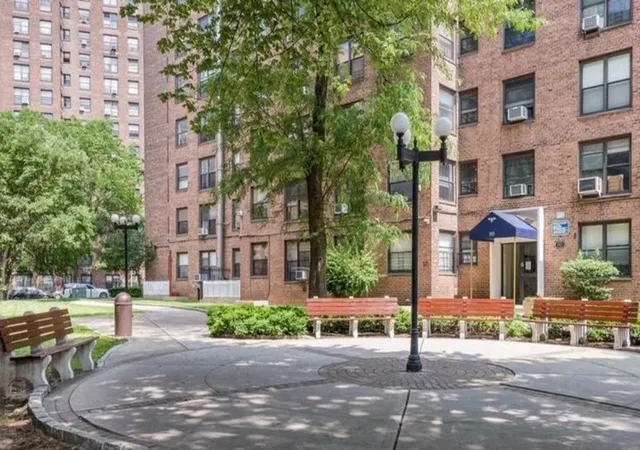 1st image of 210 Clinton Ave #4H, Brooklyn, NY 11205 | MLS# RLS20062910