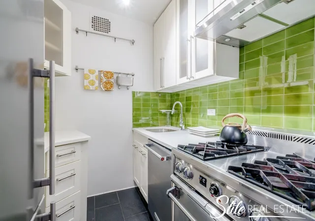 Listing Photo 5 - Condo for sale in building located at 34 Plz St, New York City, NY 11238 - Unit #1201