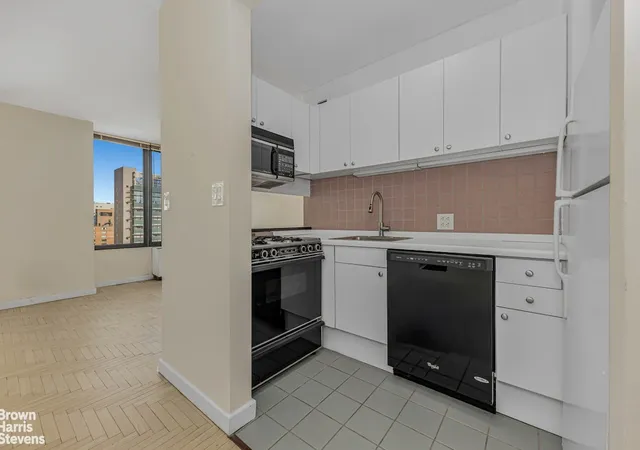 Photo 3 of House for sale at 300 E 93rd Street #17D, New York, NY 10128 | MLS# RLS20063211 | Listing updated on 2026-03-04