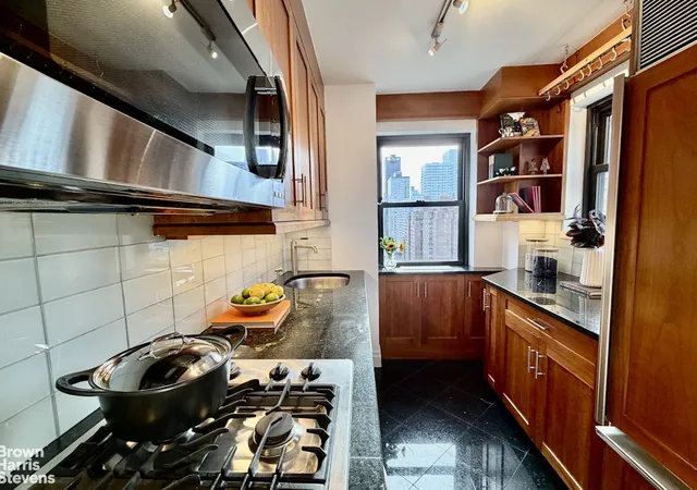 5th image of 305 E 72Nd St #PHC, New York City, NY 10021 | MLS# RLS20063277