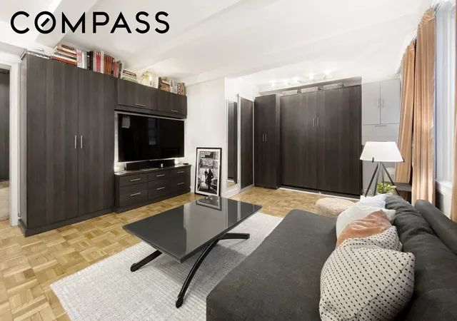 Homes for sale in New York City, NY | 155 E 49Th St #1E, New York City, NY 10017 | MLS# RLS20063522