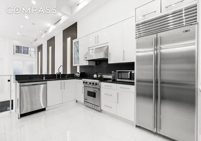 Photo 4 of House for sale at 53 Murray St #1, New York, NY 10007 | MLS# RLS20063551 | Listing updated on 2026-04-13