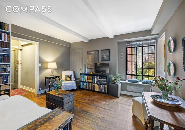 Photo 2 of Sale Pending at 333 E 43rd Street #922, New York, NY 10017 | MLS# RLS20057543 | Listing updated on 2026-04-07