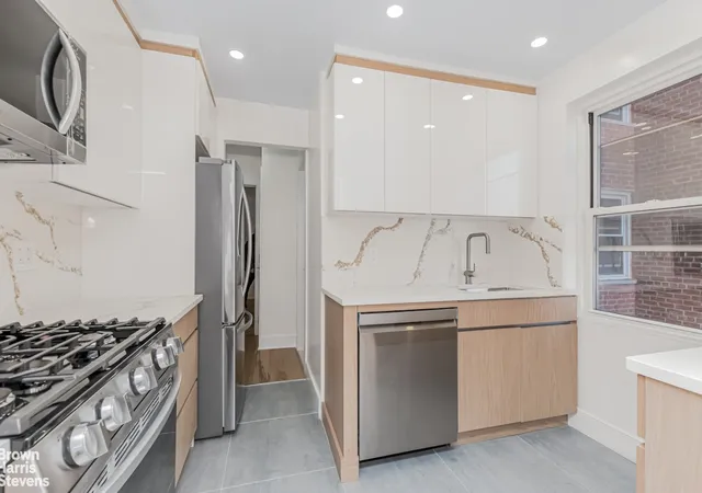 Photo 3 of Sale Pending at 100 Park Ter W #4E, New York, NY 10034 | MLS# RLS20064286 | Listing updated on 2026-08-28