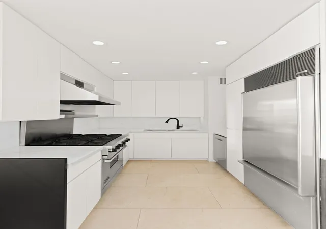 Photo 4 of Sale Pending at 425 Park Ave S #20B, New York, NY 10016 | MLS# RLS20065485 | Listing updated on 2026-04-16
