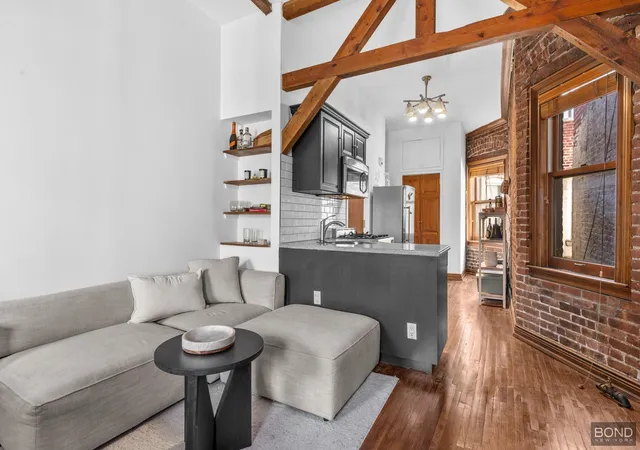 Photo 3 of Sale Pending at 333 W 21st Street #4RW, New York, NY 10011 | MLS# RLS20065678 | Listing updated on 2026-03-23