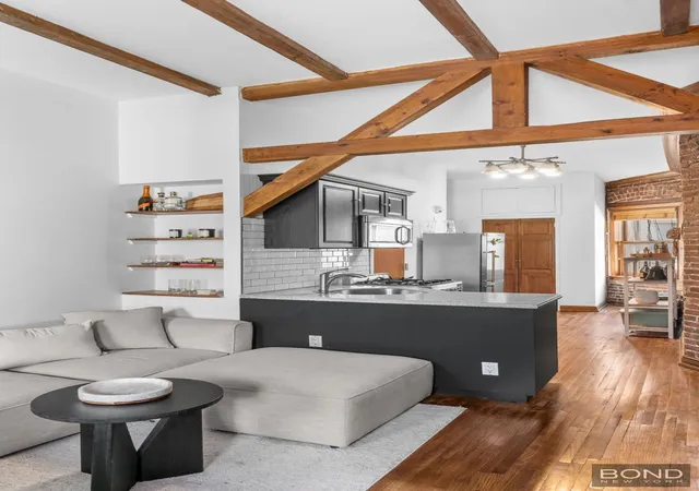 Photo 3 of Sale Pending at 333 W 21st Street #4RW, New York, NY 10011 | MLS# RLS20065678 | Listing updated on 2026-03-23
