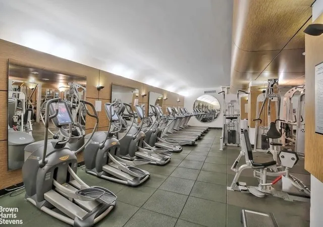 2nd image of 300 E 33Rd St, New York City, NY 10016