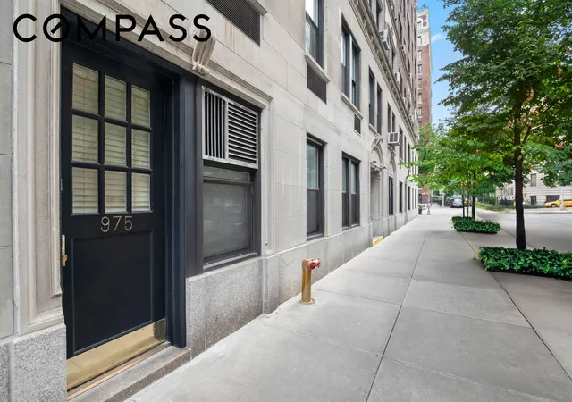 Homes for sale in New York City, NY | 975 Park Avenue, New York City, NY 10028 | Houzeo