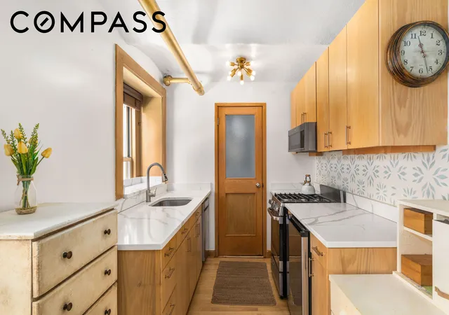 Photo 3 of Sale Pending at 71 Barrow St #19, New York City, NY 10014 | MLS# RLS20066104 | Listing updated on 2026-07-28