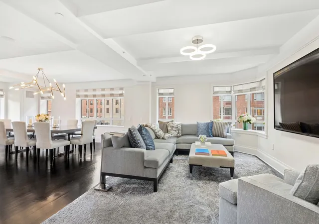 2nd image of 21 E 61St St, New York City, NY 10065