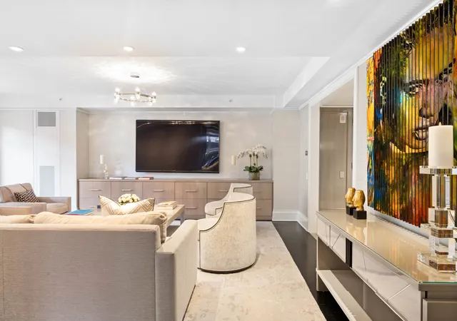 4th image of 21 E 61St St, New York City, NY 10065