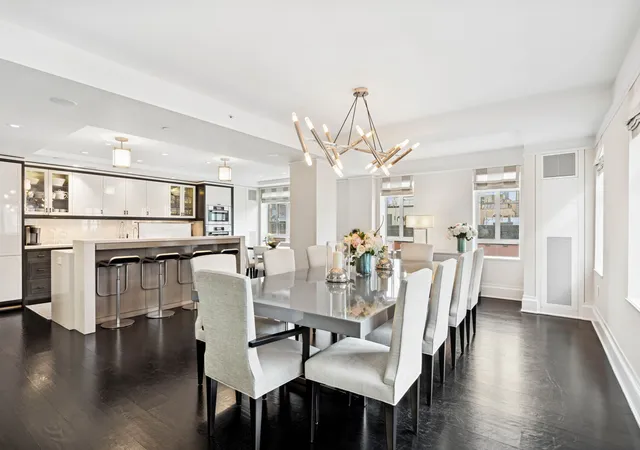 5th image of 21 E 61St St, New York City, NY 10065