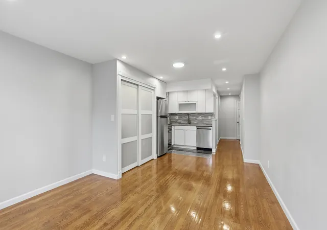 Listing Photo 4 - Condo for sale in building located at 1628 2Nd Ave, New York City, NY 10028 - Unit #3N