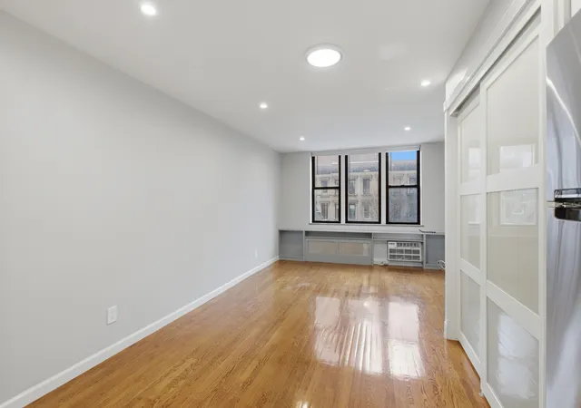 Listing Photo 5 - Condo for sale in building located at 1628 2Nd Ave, New York City, NY 10028 - Unit #3N