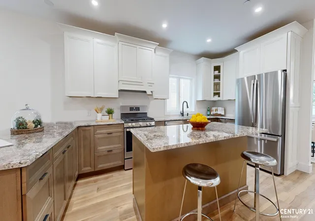 Photo 4 of Sale Pending at 10 Harris Ln, New York City, NY 10309 | MLS# RLS20066540 | Listing updated on 2026-08-03