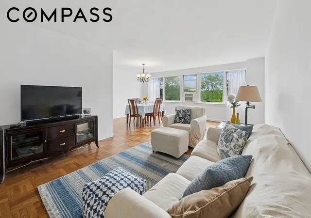 Listing Photo 4 - Condo for sale in building located at 4525 Henry Hudson Pkwy W, New York, NY 10471 - Unit #506