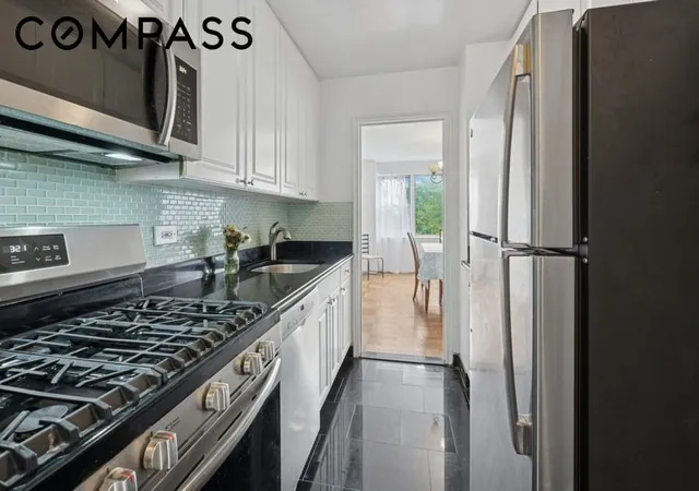 Listing Photo 5 - Condo for sale in building located at 4525 Henry Hudson Pkwy W, New York, NY 10471 - Unit #506