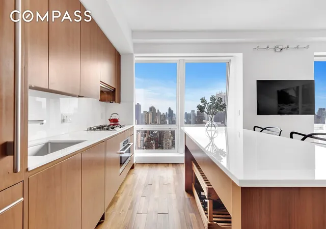Photo 1 of Sale Pending at 400 5th Avenue #33B, New York City, NY 10018 | MLS# RLS20067090 | Listing updated on 2026-08-05