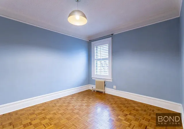 Photo 3 of House for sale at 31-14 Crescent St #7A, Astoria, NY 11106 | MLS# RLS20067220 | Listing updated on 2026-01-30