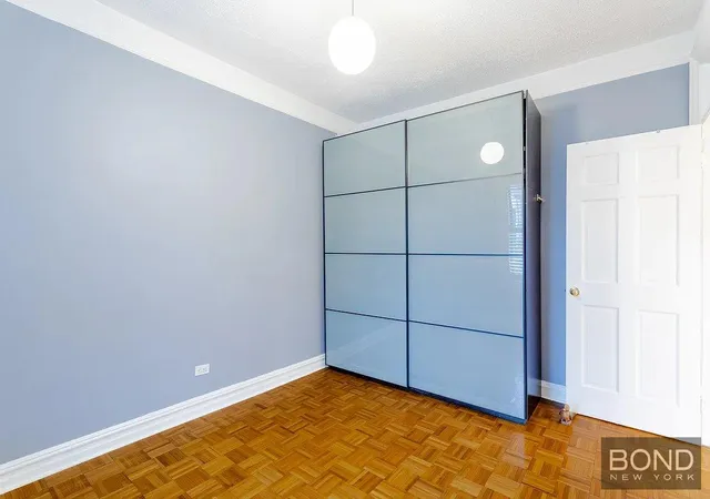 Photo 4 of House for sale at 31-14 Crescent St #7A, Astoria, NY 11106 | MLS# RLS20067220 | Listing updated on 2026-01-30