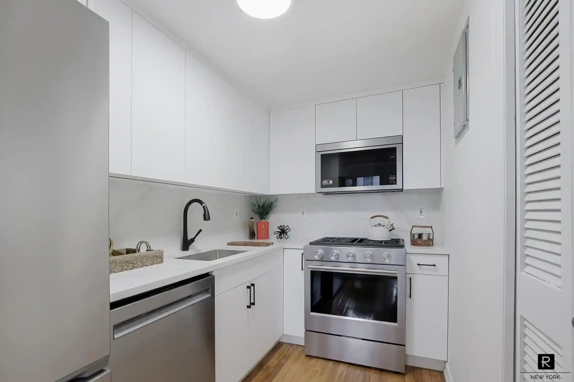 Listing Photo 2 - Condo for sale in 407 E 12Th St located at 407 E 12Th St, New York City, NY 10009 - Unit #4FSW